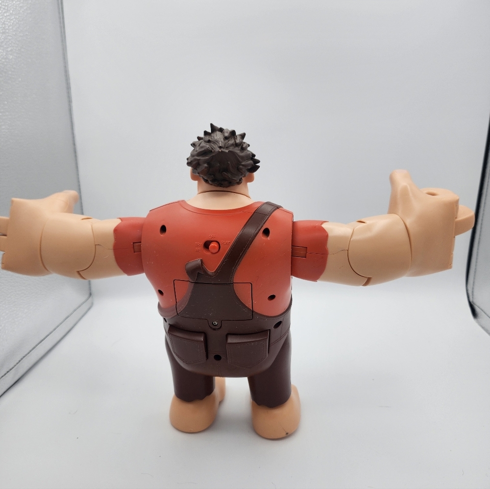 Wreck-It Ralph Action Figure - Picture 4 of 7